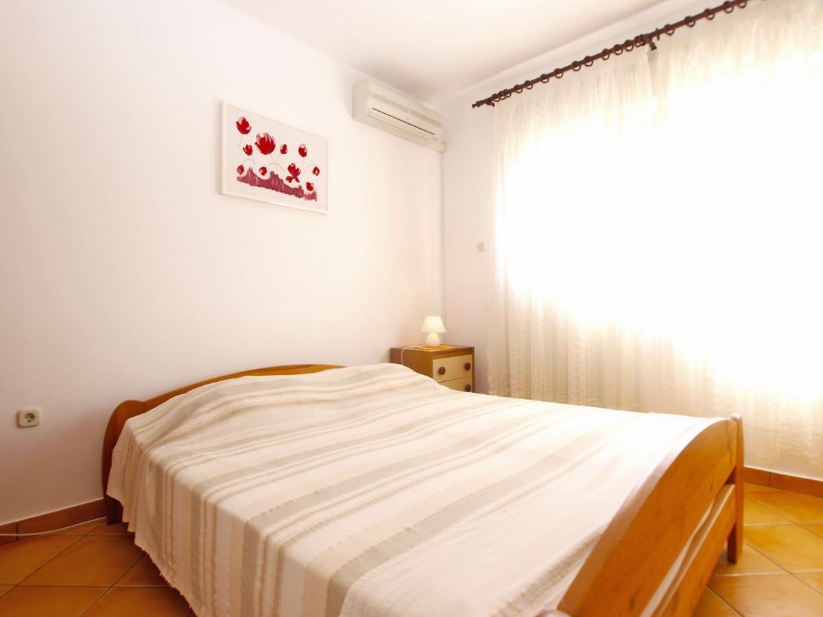 Apartments Mirela 1554 Pola Esterno foto