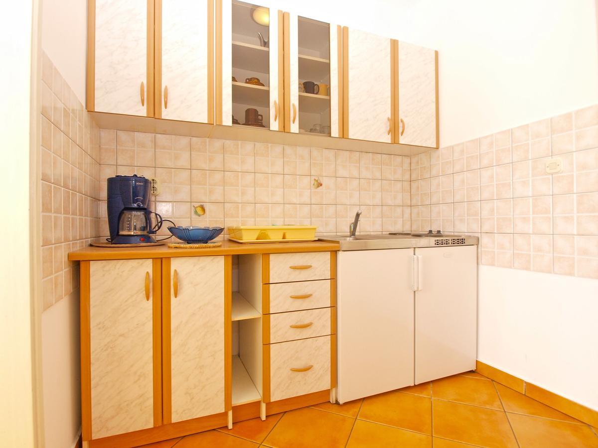 Apartments Mirela 1554 Pola Esterno foto