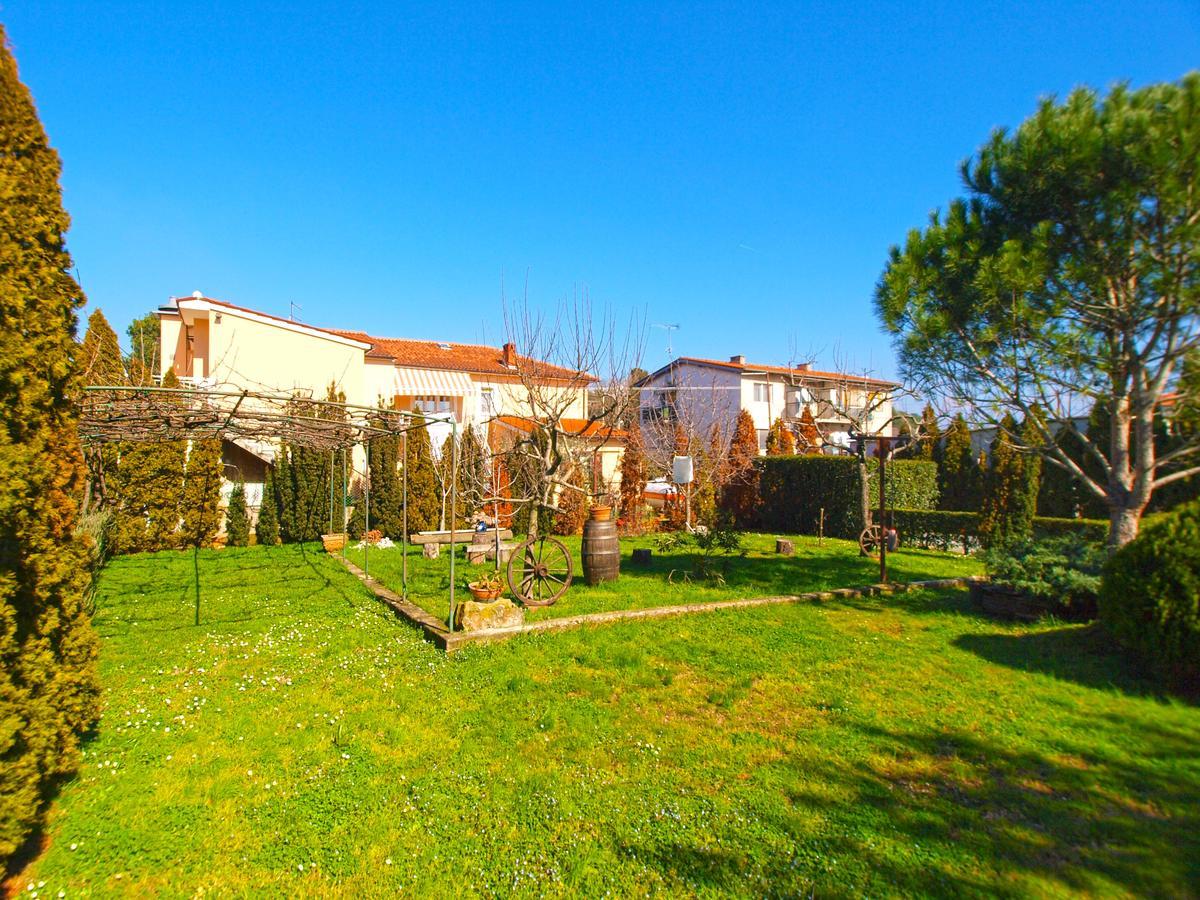 Apartments Mirela 1554 Pola Esterno foto