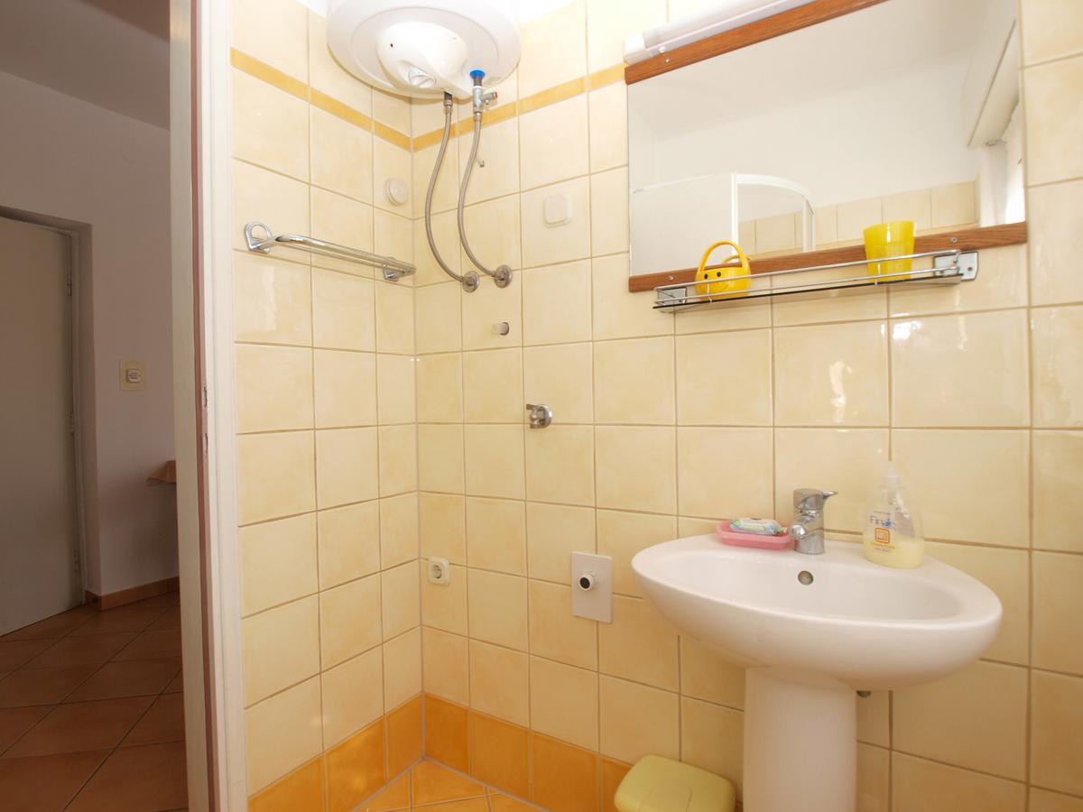 Apartments Mirela 1554 Pola Esterno foto