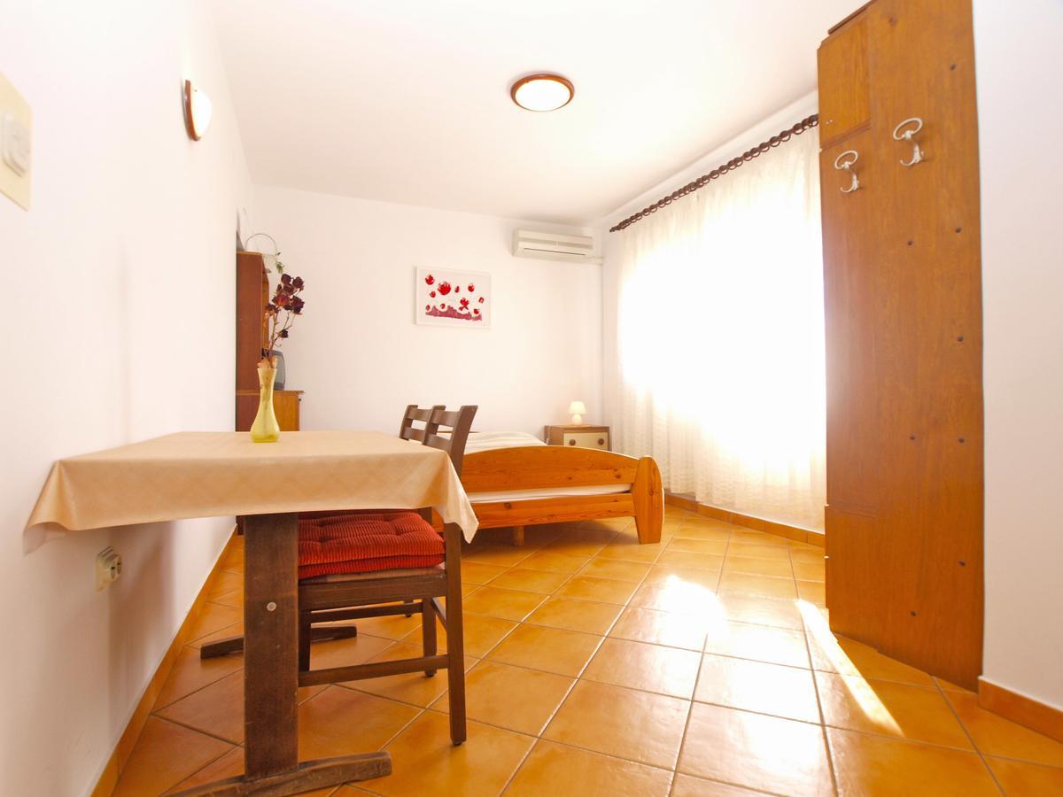 Apartments Mirela 1554 Pola Esterno foto