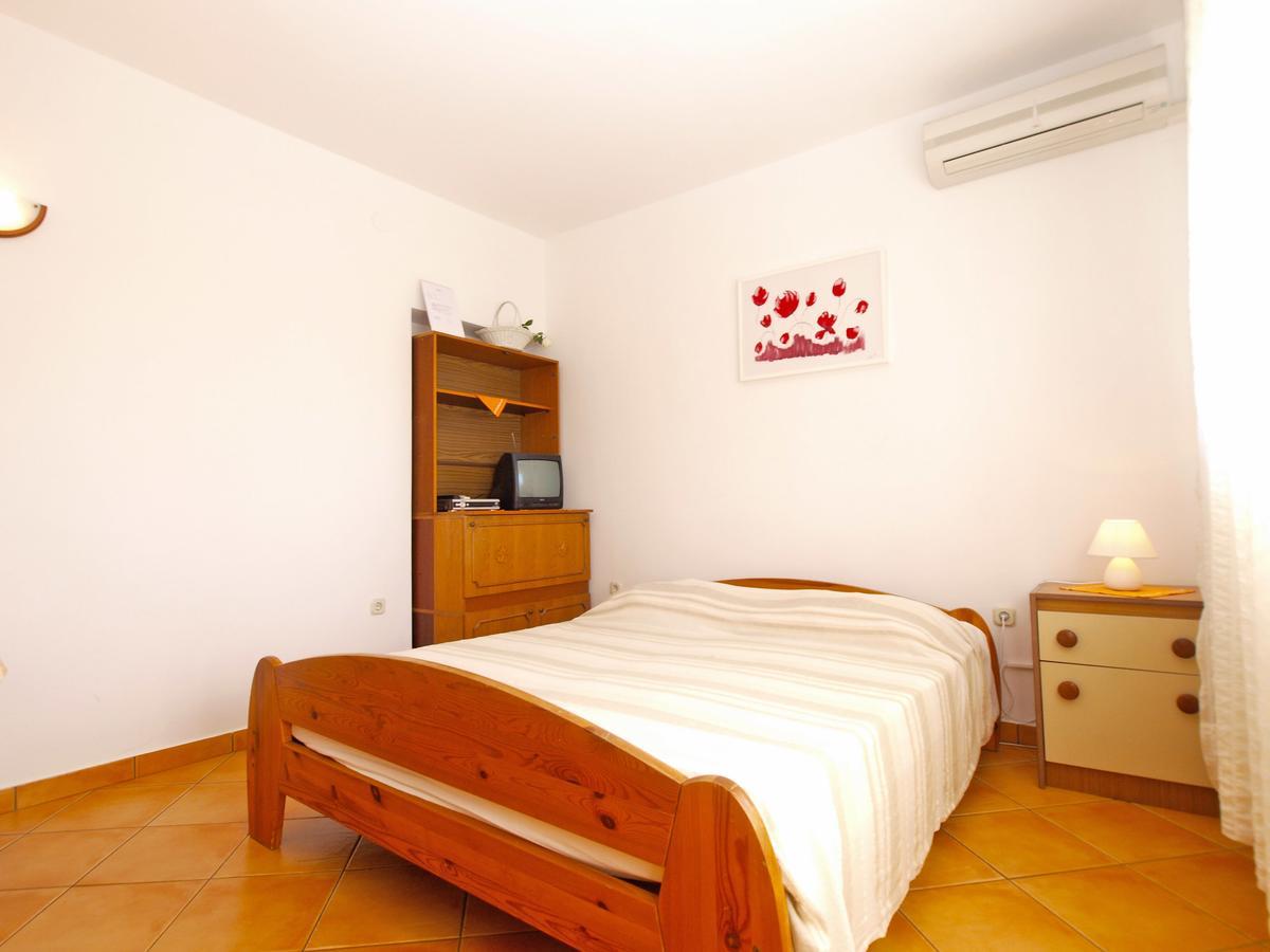 Apartments Mirela 1554 Pola Esterno foto