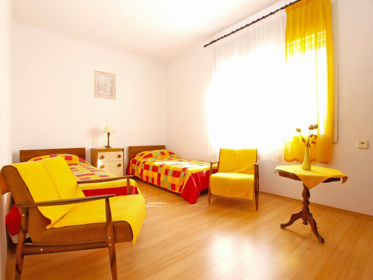 Apartments Mirela 1554 Pola Esterno foto